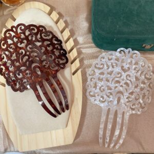 #peineta #mantilla #semanasanta #madrina #bodaespañola #accesoriospelo #teja #flamenca #artesaniaespañola #carey #nacar