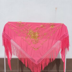 Mantón de Manila negroMantoncillo bordado al tonoComplementos flamenca elegantesModa flamenca 2024Mantón para madrinaBordado floral negroFeria de Abril