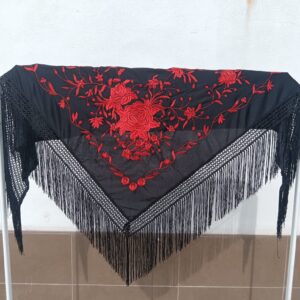 Mantón de Manila negroMantoncillo bordado al tonoComplementos flamenca elegantesModa flamenca 2024Mantón para madrinaBordado floral negroFeria de Abril